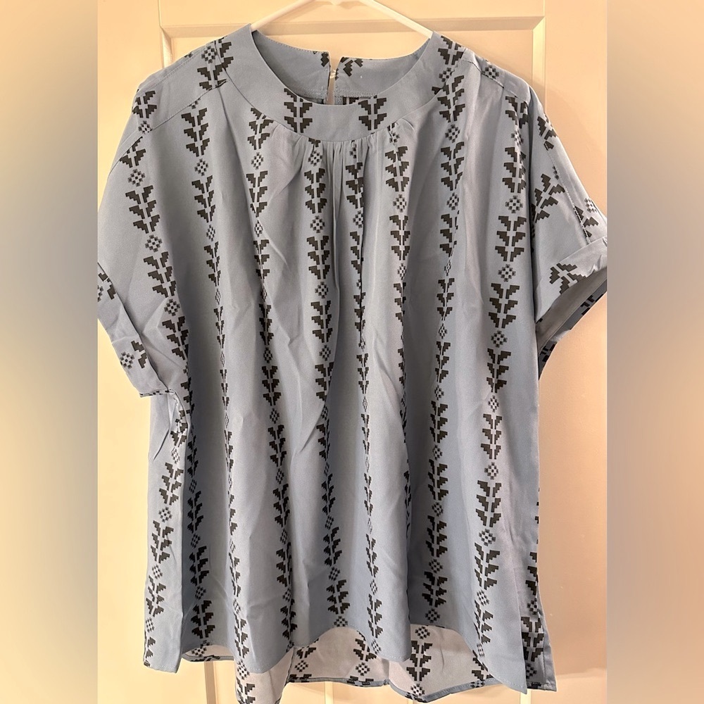SHEIN short sleeve top